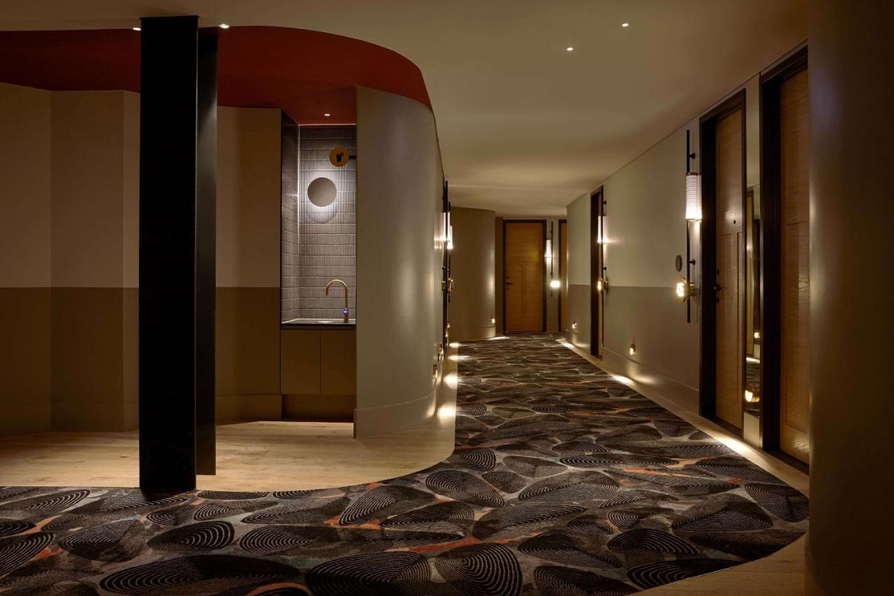 Hotel Qt Auckland Esterno foto A corridor at the hotel
