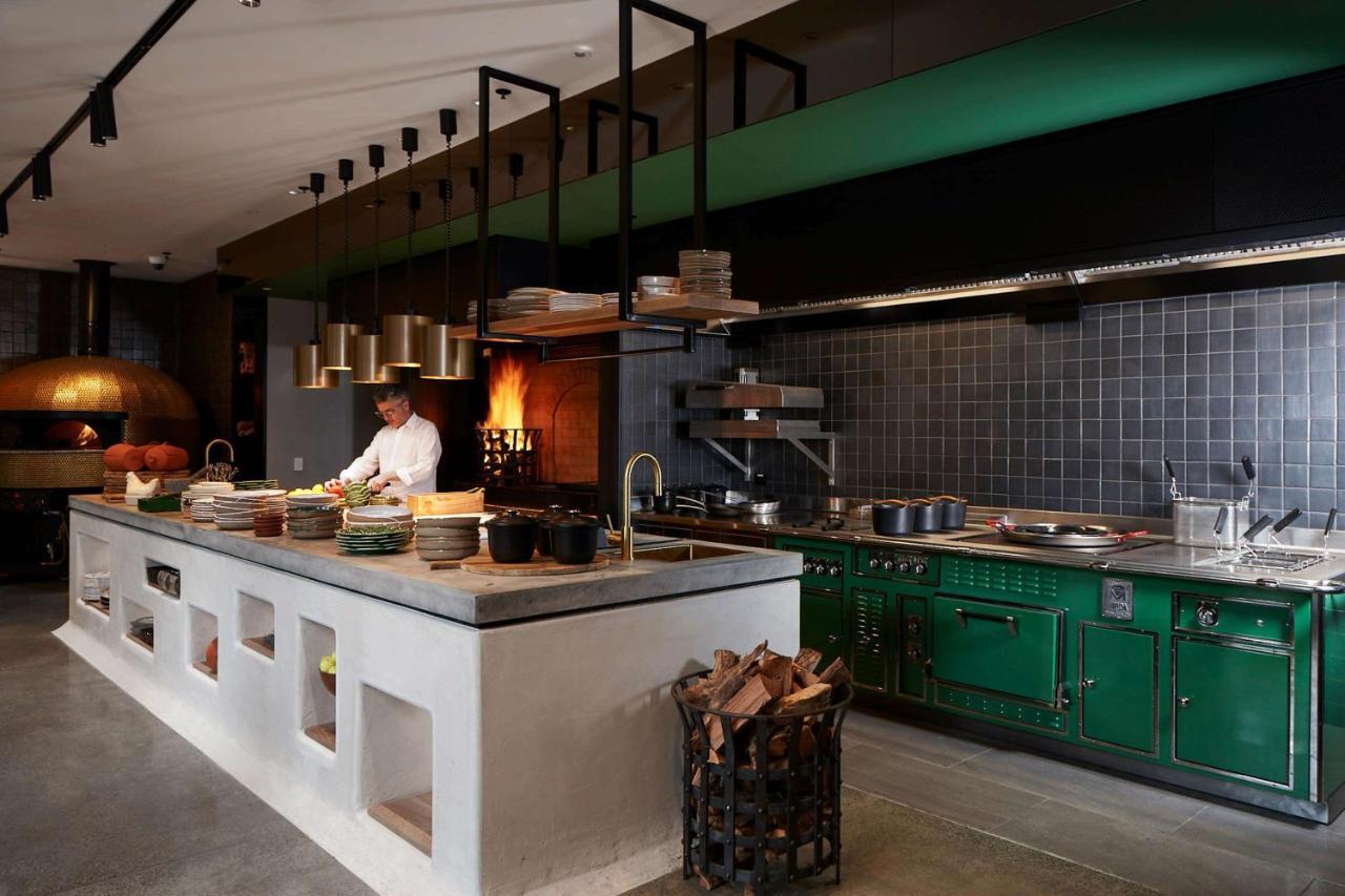 Hotel Qt Auckland Esterno foto The kitchen at the restaurant