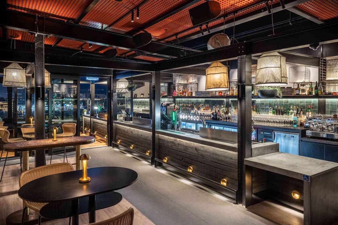 Hotel Qt Auckland Esterno foto The bar at the 101 bar