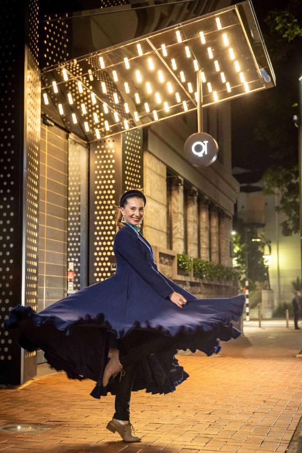 Hotel Qt Auckland Esterno foto A member of the staff at the hotel