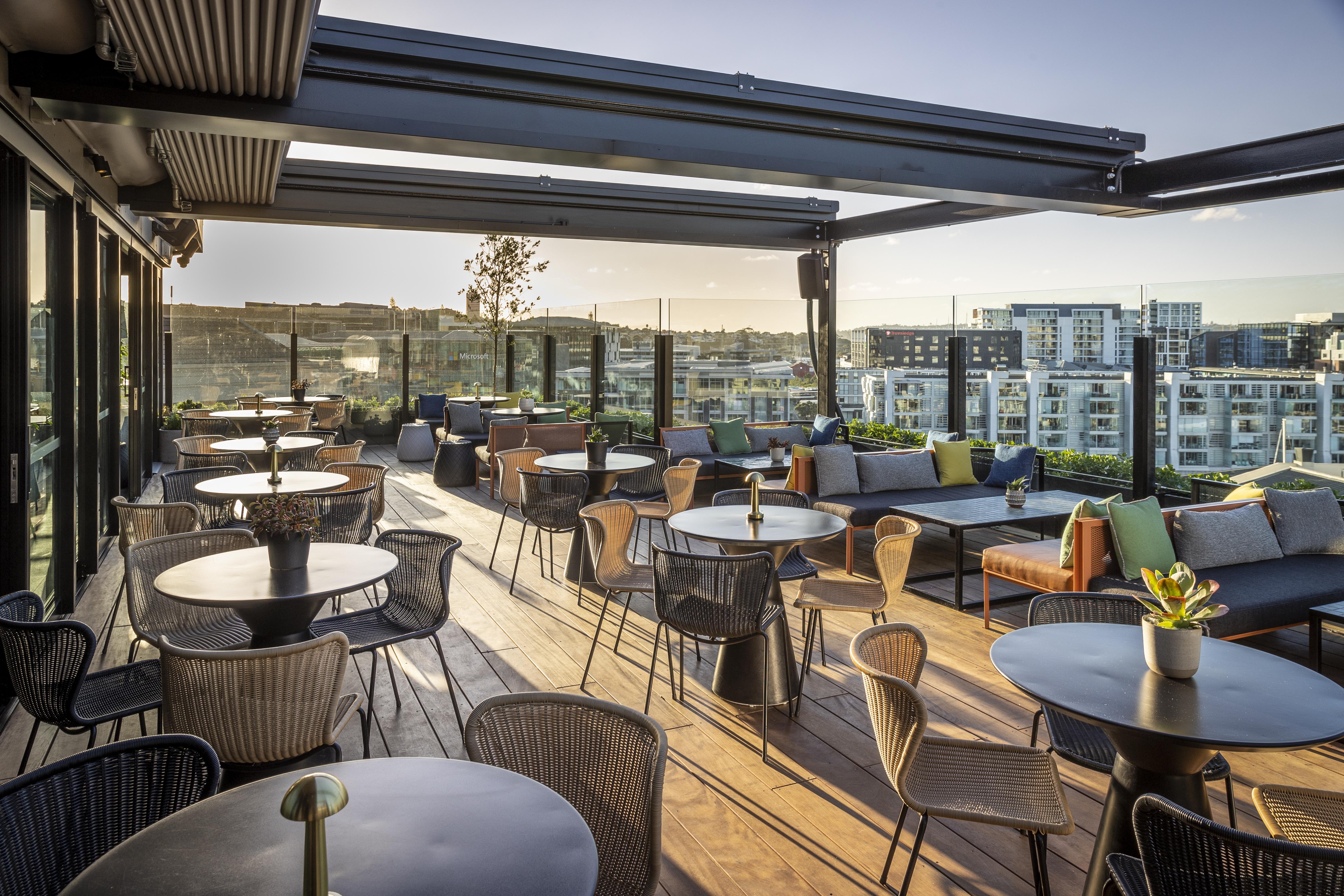 Hotel Qt Auckland Esterno foto The rooftop bar at the hotel